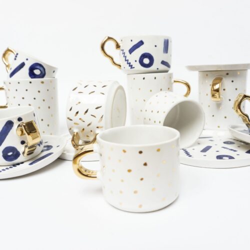 Ceramiczne filiżanki zdobione złotem, ręcznie robione, w kolorach kobaltowym i złotym